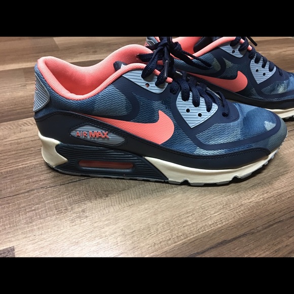 Nike Air Max - Picture 2 of 8